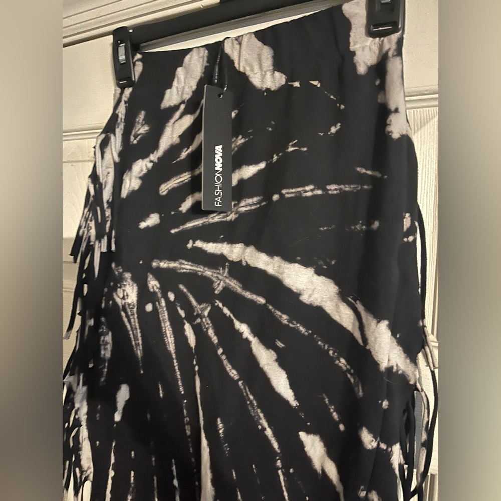 Fashion Nova Maxi Skirt with fringe size S. NWT - Picture 3 of 4